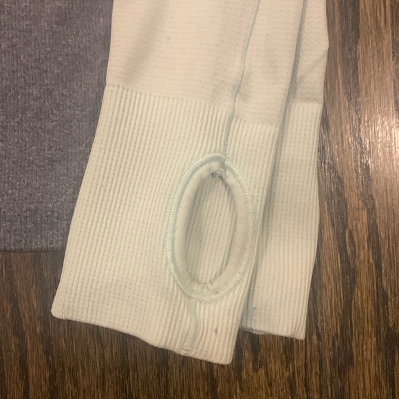 Girls long sleeve Ivivva top
Tag with size missing. 
Appears to be a youth 12 - Picture 2 of 6